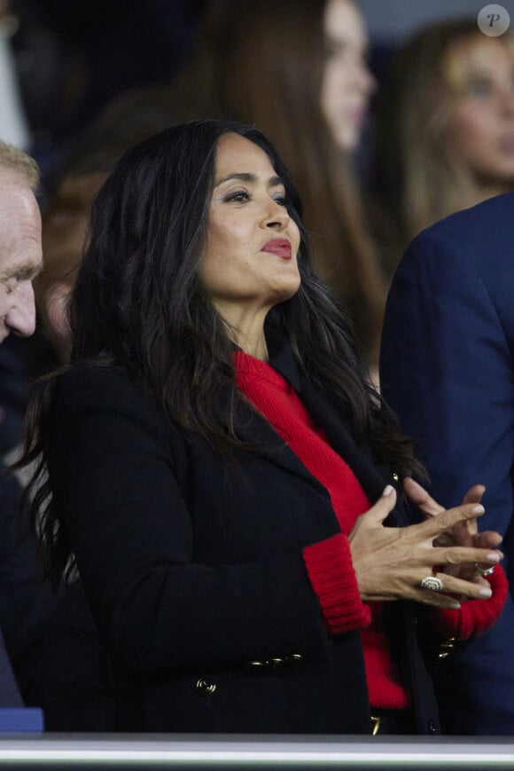 François-Henri Pinault, Salma Hayek - François-Henri Pinault et sa femme Salma Hayek assistent au match de Ligue 1 McDonald's opposant le Paris Sant Germain (PSG) contre Rennes (3-1) au Parc des Princes à Paris le 27 septembre 2024. © Cyril Moreau/Bestimage 