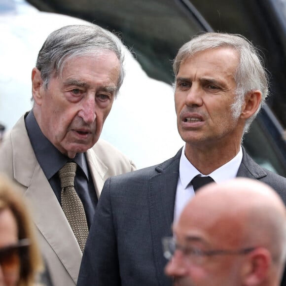 L'ayant bien connu, Paul Belmondo, le fils de "Bebel" n'a pas manqué de saluer sa mémoire sur la Toile.
Pierre Vernier, Paul Belmondo - Sorties - Obsèques de Jean-Paul Belmondo en l'église Saint-Germain-des-Prés, à Paris le 10 septembre 2021. © Dominique Jacovides / Bestimage