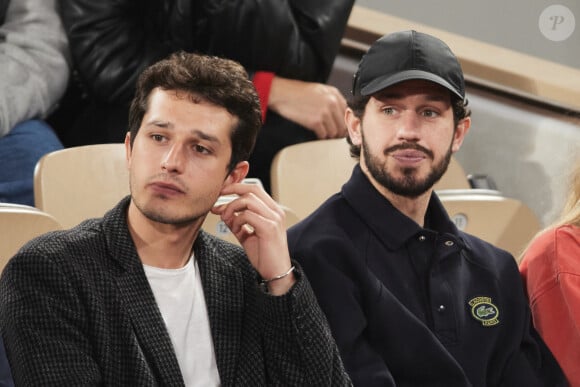 Giacomo Belmondo et Victor Belmondo dans les tribunes (night session) des Internationaux de France de tennis de Roland Garros 2024 à Paris, France, le 1er juin 2024. © Jacovides-Moreau/Bestimage 