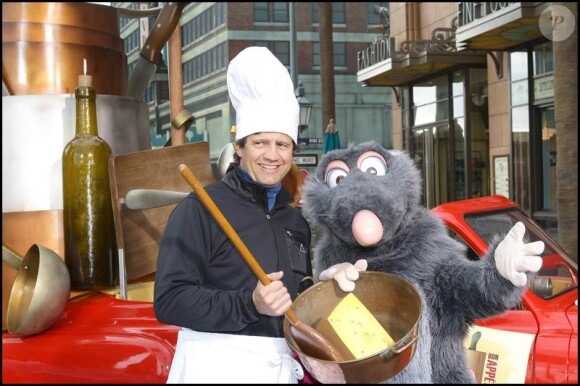 Fabien Galthié a eu l'immense privilège de rencontrer Ratatouille, star des Studios Pixar à Euro Disney le 27 mars 2010