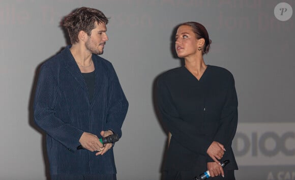 Des bruits de couloirs que préfèrent ignorer les deux acteurs... Affaire à suivre.
François Civil, Adèle Exarchopoulos - Avant-première du film "L'amour Ouf" au Kinepolis de Lomme près de Lille le 13 octobre 2024. © Stéphane Vansteenkiste/Bestimage