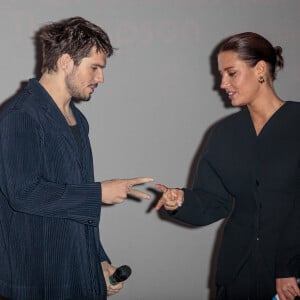 Mettant à l'honneur leur belle complicité, les intéressés ont multiplié les gestes et regards tendres.
François Civil, Adèle Exarchopoulos - Avant-première du film "L'amour Ouf" au Kinepolis de Lomme près de Lille le 13 octobre 2024. © Stéphane Vansteenkiste/Bestimage