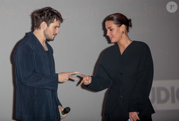 Mettant à l'honneur leur belle complicité, les intéressés ont multiplié les gestes et regards tendres.
François Civil, Adèle Exarchopoulos - Avant-première du film "L'amour Ouf" au Kinepolis de Lomme près de Lille le 13 octobre 2024. © Stéphane Vansteenkiste/Bestimage