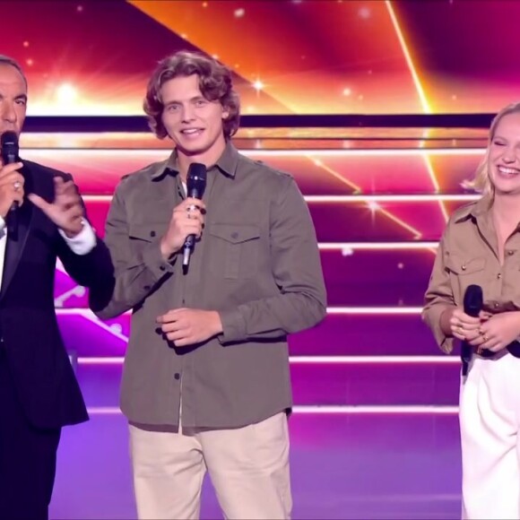 Lors de la quotidienne de la "Star Academy 2024" diffusée par TF1 le mardi 15 octobre, Ulysse a pointé du doigt l'attitude d'un de ses camarades
Nikos Aliagas, Ulysse et Maïa sur le plateau de la "Star Academy 2024"