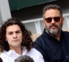 Sous le nom de Tenbris, Noé Toussaint fait de la musique.
Noé Toussaint et son père Bruce Toussaint - Les célébrités dans les tribunes des Internationaux de France de tennis de Roland Garros 2024 à Paris. Le 5 juin 2024. © Jacovides-Moreau/Bestimage 