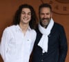 Lorsqu'il n'est pas à l'antenne de la matinale de TF1, Bruce Toussaint passe du temps en famille.
Noé Toussaint et son père Bruce Toussaint - Les célébrités au village lors des Internationaux de France de tennis de Roland Garros 2024 à Paris.. © Jacovides-Moreau/Bestimage