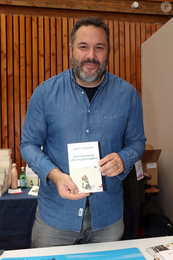 Lola, l'aînée, et Noé qui n'est pas un inconnu !
Bruce Toussaint lors de la 41ème Foire du Livre de Brive dans La Halle Brassens, à Brive-la-Gaillarde, France, le 11 novembre 2023. © Jean-Marc-Lhomer/Bestimage