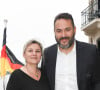 Avec son épouse de longue date la journaliste Catherine Fruchon, il a deux enfants.
Bruce Toussaint et sa femme Catherine lors de l'inauguration de l'hôtel Barrière Le Grand Hôtel Dinard, après cinq mois de rénovation, à Dinard, France, le 15 juin 2019. © Coadic Guirec/Bestimage