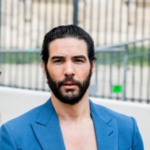 Mercredi prochain, c'est Monsieur Aznavour, un biopic signé Grand Corps Malade et Mehdi Idir, qui risque bien d'attirer les foules.
Tahar Rahim - Sorties du défilé de mode Homme printemps-été Louis Vuitton dans la cour Carrée du Louvre à Paris, France, © Veeren-Clovis/Bestimage