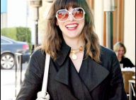 Photos : Milla Jovovich, une jeune et jolie maman en pleine séance shopping chez Vuitton...