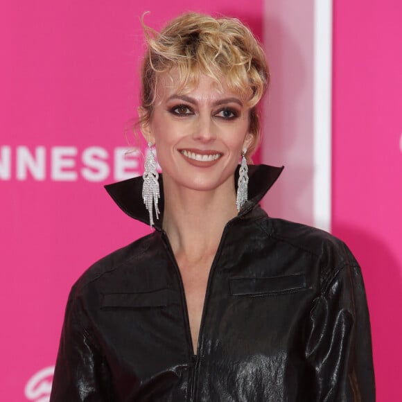 Mais qui ont toutefois une certaine utilité 
Sara Mortensen au photocall de la cérémonie d'ouverture de la 5ème saison du festival International des Séries "Canneseries" à Cannes, France, le 1er avril 2022. © Denis Guignebourg/BestImage