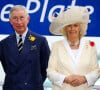 Depuis ce vendredi 18 octobre, le roi Charles III et la reine Camilla sont en voyage en Australie...
Le roi Charles III et la reine Camilla (alors le prince de Galles et la duchesse de Cornouailles) réagissant au bruit du tonnerre alors qu'ils assistent à la journée de la Melbourne Gold Cup au Flemington Race Course à Melbourne, en Australie. Le roi et la reine entament vendredi une visite de cinq jours en Australie. Il s'agit du premier voyage à l'étranger du roi depuis qu'on lui a diagnostiqué un cancer. Chris Radburn/PA Wire