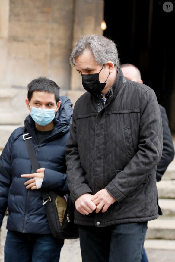 Simon Fieschi, Riss (Laurent Sourisseau) - Sorties de la bénédiction en hommage à Maryse Wolinski en l'église Saint Eustache à Paris le 15 décembre 2021. Maryse rejoint son mari Georges, assassiné de sang froid lors de l'attentat dans les locaux de Charlie Hebdo le 7 janvier 2015. 