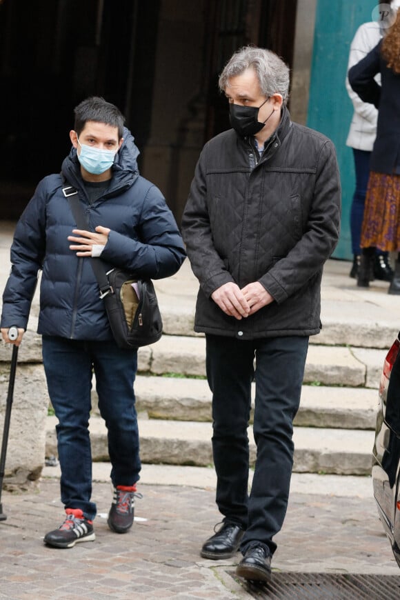 Simon Fieschi, Riss (Laurent Sourisseau) - Sorties de la bénédiction en hommage à Maryse Wolinski en l'église Saint Eustache à Paris le 15 décembre 2021. Maryse rejoint son mari Georges, assassiné de sang froid lors de l'attentat dans les locaux de Charlie Hebdo le 7 janvier 2015.