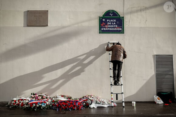 Le Ministre de l'Interieur et la Maire de Paris ont rendu hommage aux victimes de Charlie Hebdo et aux victimes des attentats de janvier 2015, à Paris, France, le 7 janvier 2022. © Aurélien Morissard/Panoramic/Bestimage 