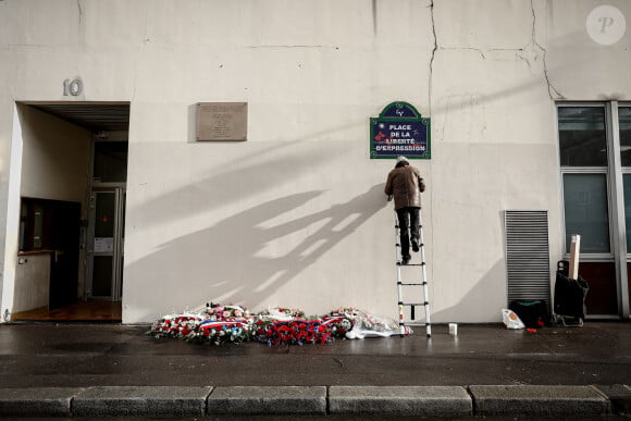 Le Ministre de l'Interieur et la Maire de Paris ont rendu hommage aux victimes de Charlie Hebdo et aux victimes des attentats de janvier 2015, à Paris, France, le 7 janvier 2022. © Aurélien Morissard/Panoramic/Bestimage 