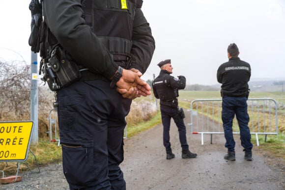 Gendarmerie mobile à l'entrée de la zone sécurisée de la route qui mène au hameau de Cagnac Les Mines. Ferme du Jubillar, nouvelles fouilles menées dans le Tarn depuis le 17 janvier 2022. France, Cagnac-les-Mines, France, le 19 janvier 2022. Photo par Patricia Huchot-Boissier / ABACAPRESS.COM