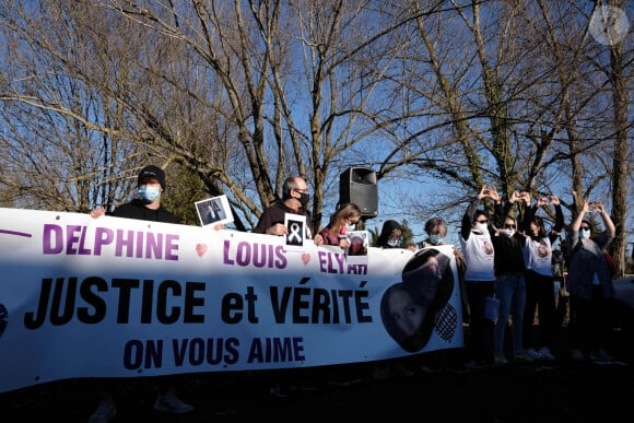 A Cagnac-les-Mines (Tarn, France), les proches, amis et collègues de travail de Delphine Jubillar ont organisé une marche en son hommage. La jeune femme est portée disparue depuis la nuit du 15 au 16 décembre 2020, et malgré tous les efforts des enquêteurs et des recherches citoyennes, aucune piste n'est privilégiée. Son compagnon Cédric Jubillar a été incarcéré mais n'a jamais avoué le meurtre, et selon ses avocats, aucune preuve ne permettrait d'incriminer leur client. Le 19 décembre 2021. Photo par Patrick Batard / ABACAPRESS.COM