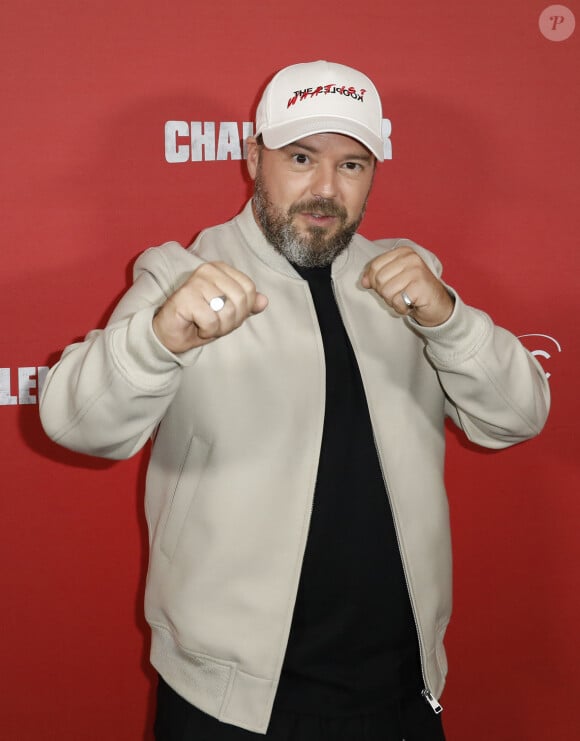 La scène se déroule dans le nord de la France en avril 2022, comme Alban Ivanov le raconte au Parisien
 
Alban Ivanov - Avant-première du film "Challenger" à l'UGC Ciné Cité Les Halles à Paris le 15 octobre 2024. © Marc Ausset-Lacroix/Bestimage