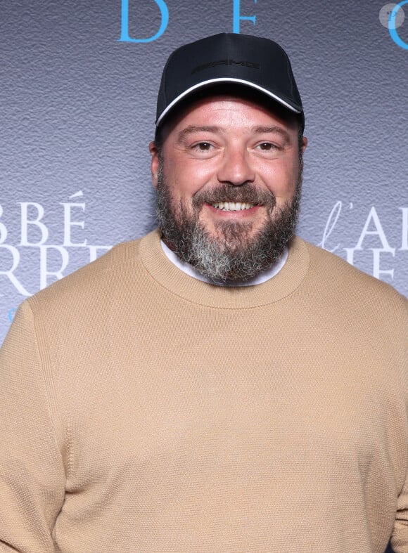 Alban Ivanov lors de l'avant-première du film "L'Abbé Pierre - Une vie de combats" au cinéma UGC Normandie à Paris le 10 octobre 2023. © Denis Guignebourg / Bestimage