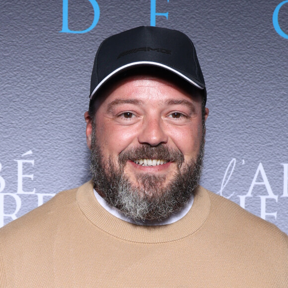 Alban Ivanov lors de l'avant-première du film "L'Abbé Pierre - Une vie de combats" au cinéma UGC Normandie à Paris le 10 octobre 2023. © Denis Guignebourg / Bestimage