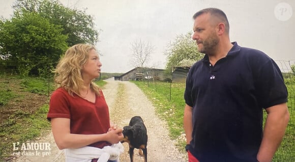 Une fois le petit-déjeuner terminé, elle et Claude sont partis se balader. L'occasion alors parfaite pour livrer tout ce qu'elle avait sur le coeur.
Karell éconduit Claude dans "L'amour est dans le pré", M6