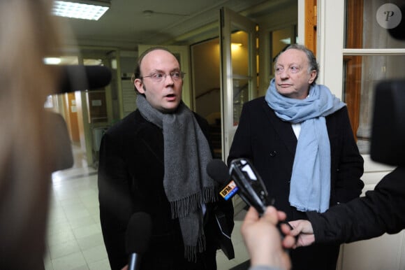 Le fils de Paul Lederman repond aux journalistes a cotes de le producteur Paul Lederman devant la 3e chambre civile du tribunal de grande instance de Paris, le 19 Fevrier 2010.Photo Mousse/ABACAPRESS.COM"