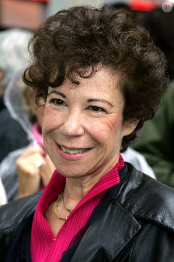 Véronique Colucci assiste à la cérémonie d'ouverture de la Place Coluche à Paris, France, le 29 octobre 2006. Photo par Mousse/ABACAPRESS.COM