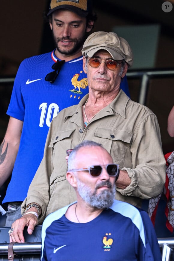 Gérard Lanvin en tribunes pendant l'épreuve finale de football opposant la France à l'Espagne lors des Jeux Olympiques de Paris 2024 (JO) au Parc des Princes, à Paris, France, le 9 août 2024. © Jacovides-Perusseau/Bestimage 