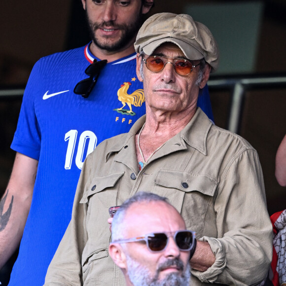 Gérard Lanvin en tribunes pendant l'épreuve finale de football opposant la France à l'Espagne lors des Jeux Olympiques de Paris 2024 (JO) au Parc des Princes, à Paris, France, le 9 août 2024. © Jacovides-Perusseau/Bestimage 