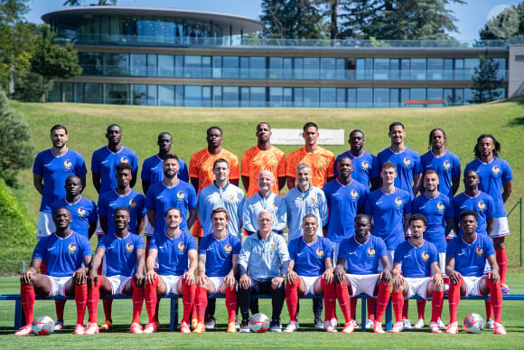 Theo Hernandez, Randal Kolo Muani, Ferland Mendy, Brice Samba, Mike Maignan, Alphonse Areola, Youssouf Fofana, William Saliba, Bradley Barcola, Jules Koundé N'Golo Kanté, Kingsley Coman, Olivier Giroud, Guy Stéphan, Marcus Thuram, Benjamin Pavard, Jonathan Clauss, Ousmane Dembélé Ibrahima Konaté, Eduardo Camavinga, Adrien Rabiot, Antoine Griezmann, Didier Deschamps, Kylian Mbappé, Dayot Upamecano, Warren Zaïre-Emery, Aurélien Tchouameni - Photo Officielle de l'Equipe de France de football de l'Euro 2024 à Clairefontaine le 7 juin 2024. 