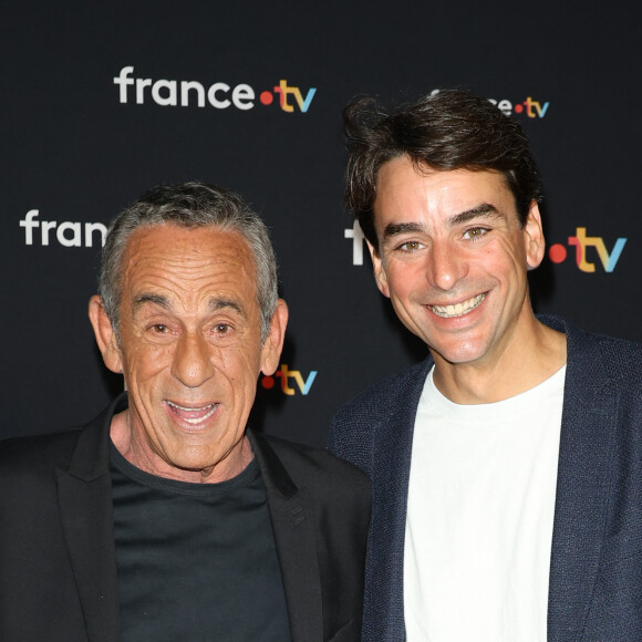 Thierry Ardisson et Julian Bugier au photocall pour la conférence de presse de rentrée de France TV à la Grande Halle de la Villette à Paris, France, le 11 juillet 2023. © Coadic Guirec/Bestimage 