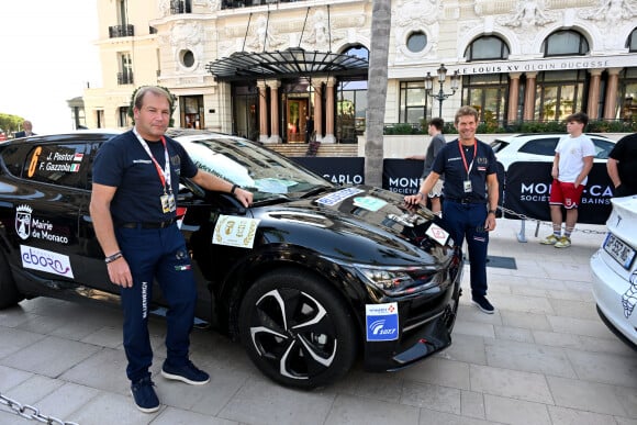 Fulvio Gazzola, le maire de Dolceacqua et co-pilote de Jacques Pastor, adjoint au maire de Monaco, au départ du 8ème E-Rallye de Monte-Carlo, sur la place du Casino à Monaco, le 23 octobre 2024. © Bruno Bebert / Bestimge