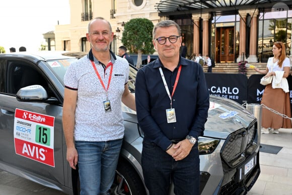 Frédéric Mlynarczyk, le co-pilote de Denis Carreaux, le directeur des rédactions du Groupe Nice-Matin, l'un des sponsors principal de la compétition, au départ du 8ème E-Rallye de Monte-Carlo, sur la place du Casino à Monaco, le 23 octobre 2024. © Bruno Bebert / Bestimge