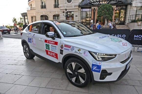 Camille Gottlieb, la fille de la princesse Stéphanie de Monaco et présidente de l'association Be Safe, co-pilote de Margaux Grundstein, la trésorière de Be Safe, a pris le départ du 8ème E-Rallye de Monte-Carlo, sur la place du Casino à Monaco, le 23 octobre 2024. © Bruno Bebert / Bestimge 