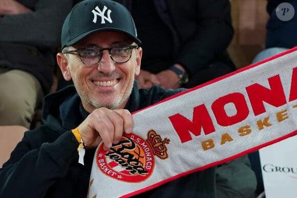 Gad Elmaleh lors du match de basketball d'Euroleague opposant l'AS Monaco au Real Madrid (98-74) à Monaco, le 19 janvier 2024. © Norbert Scanella/Panoramic/Bestimage