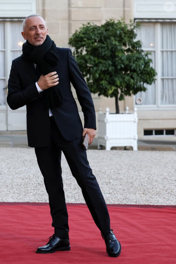 L'humoriste et acteur, Gad Elmaleh arrive au palais de l'Élysée pour un dîner offert aux chefs d'état et de gouvernement par le président de la république dans le cadre du XIXe Sommet de la Francophonie à Paris, le 4 octobre 2024. © Stéphane Lemouton / Bestimage 