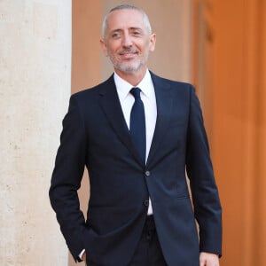 Gad Elmaleh arrive au palais de l'Élysée pour un dîner offert aux chefs d'état et de gouvernement par le président de la république dans le cadre du XIXe Sommet de la Francophonie à Paris, le 4 octobre 2024. © Lionel Urman / Panoramic / Bestimage 