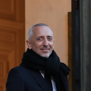 L'humoriste et acteur, Gad Elmaleh arrive au palais de l'Élysée pour un dîner offert aux chefs d'état et de gouvernement par le président de la république dans le cadre du XIXe Sommet de la Francophonie à Paris, le 4 octobre 2024. © Stéphane Lemouton / Bestimage 