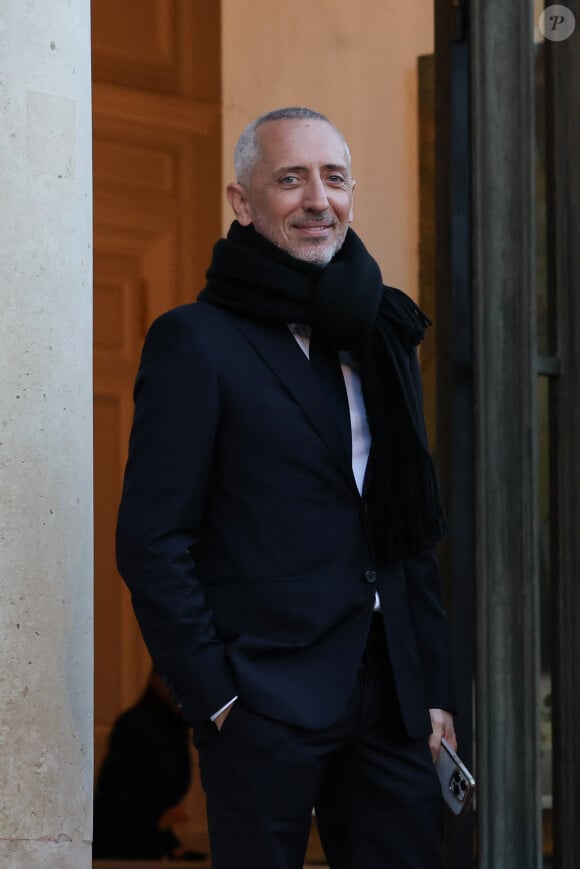 L'humoriste et acteur, Gad Elmaleh arrive au palais de l'Élysée pour un dîner offert aux chefs d'état et de gouvernement par le président de la république dans le cadre du XIXe Sommet de la Francophonie à Paris, le 4 octobre 2024. © Stéphane Lemouton / Bestimage 