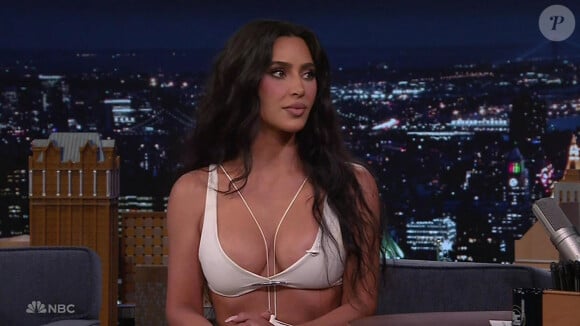 Kim Kardashian a été félicitée pour ce choix de campagne, plus vraie que nature.
Kim Kardashian chez Jimmy Fallon