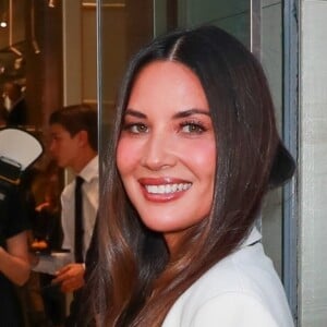 Celle que l'on a également pu voir dans la série "The Newsroom", mais aussi les films "X-Men : Apocalypse", "Iron Man 2", ou encore "The Predator", évoquait cette maladie en mars dernier.
Olivia Munn à Los Angeles