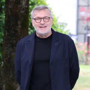 Laurent Ruquier est à retrouver ce soir sur "TF1" dans "Le maitre du jeu"
Laurent Ruquier - Photocall avec l'équipe de l'émission de radio "Les grosses têtes" lors de la 17ème édition du Festival du Film Francophone de Angoulême (FFA). Le 29 août 2024 © Coadic Guirec / Bestimage