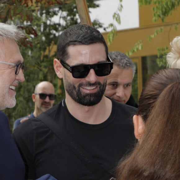 Exclusif - Laurent Ruquier et son compagnon Hugo Manos I - Inauguration de la place Line Renaud a Rueil-Malmaison le 22 Juin 2024. © Jlppa / Bestimage