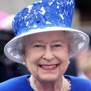 Grande nouvelle pour les fans du clan Windsor !
La reine Elizabeth de Grande-Bretagne participe à une Garden Party au château de Balmoral, dans le comté d'Aberdeenshire.