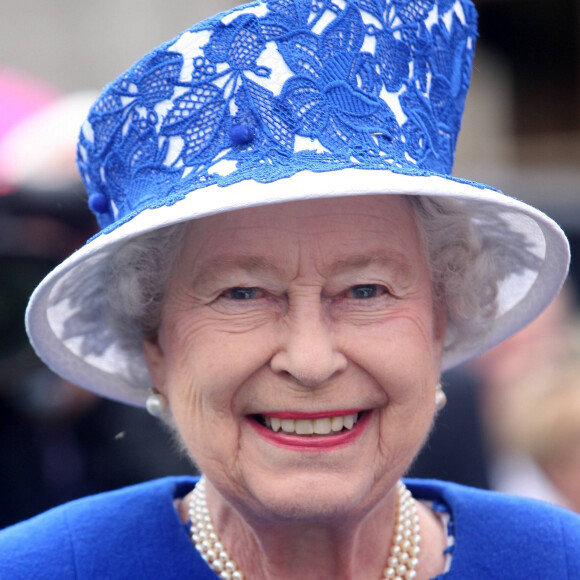 Grande nouvelle pour les fans du clan Windsor !
La reine Elizabeth de Grande-Bretagne participe à une Garden Party au château de Balmoral, dans le comté d'Aberdeenshire.