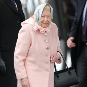 La reine Elisabeth II d'Angleterre arrive à la gare Kings Lynn pour se rendre à Sandringham House où elle passe les fêtes de fin d'année le 20 décembre 2019. © imago / Panoramic / Bestimage.