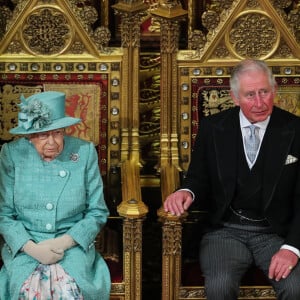 Le prince Charles, prince de Galles, la reine Elisabeth II d'Angleterre à l'ouverture officielle du Parlement à Londres le 19 décembre 2019.