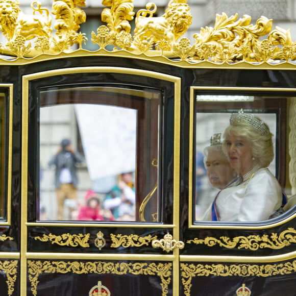 Le prince Charles, prince de Galles, et Camilla Parker Bowles, duchesse de Cornouailles, la reine Elisabeth II d'Angleterre - la famille royale d'Angleterre arrive à l'ouverture du Parlement au palais de Westminster à Londres. Le 14 octobre 2019 