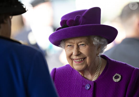 La reine Elisabeth II d'Angleterre lors de sa visite au village de la Légion royale britannique à Maidstone au Royaume-Uni, le 6 novembre 2019. 